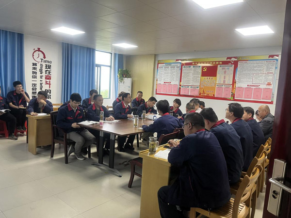 王伍升到建材研究室、建材公司調(diào)研